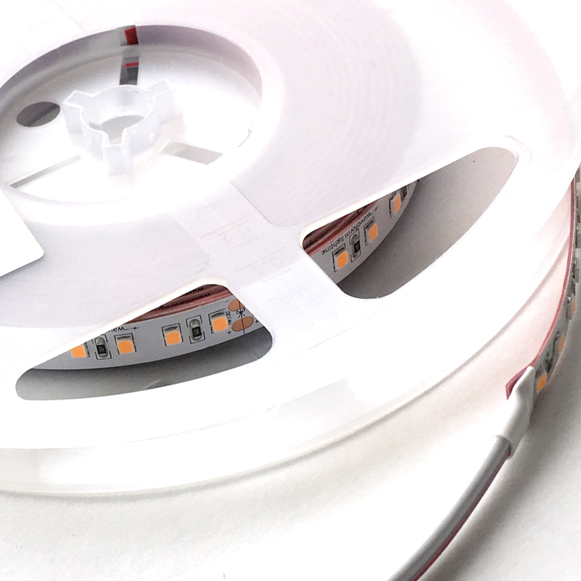 CENTRIC DAYLIGHT™ LED Strip for Commercial Retail Waveform