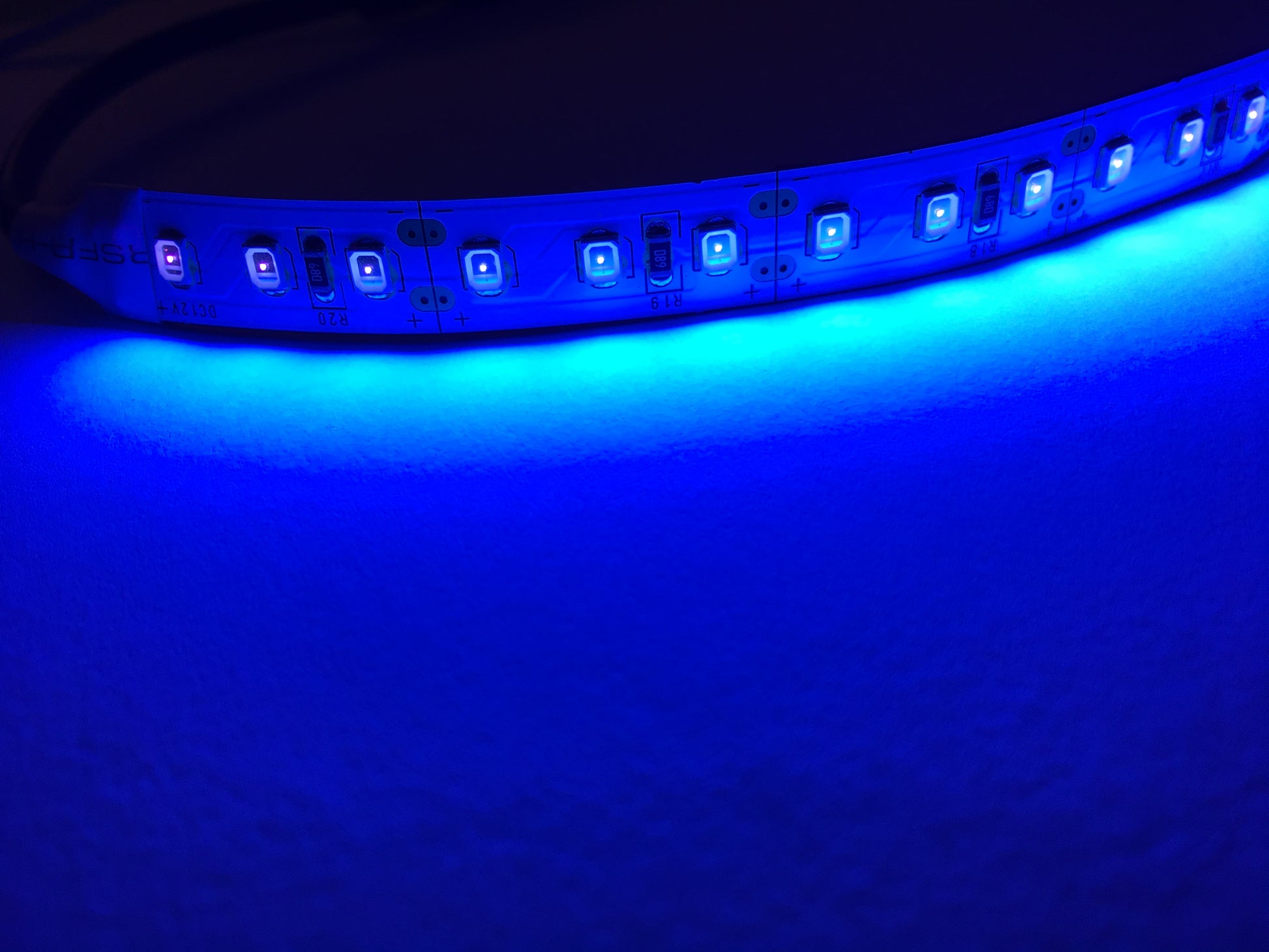 spejder bestikke vogn realUV™ LED Strip Lights – Waveform Lighting